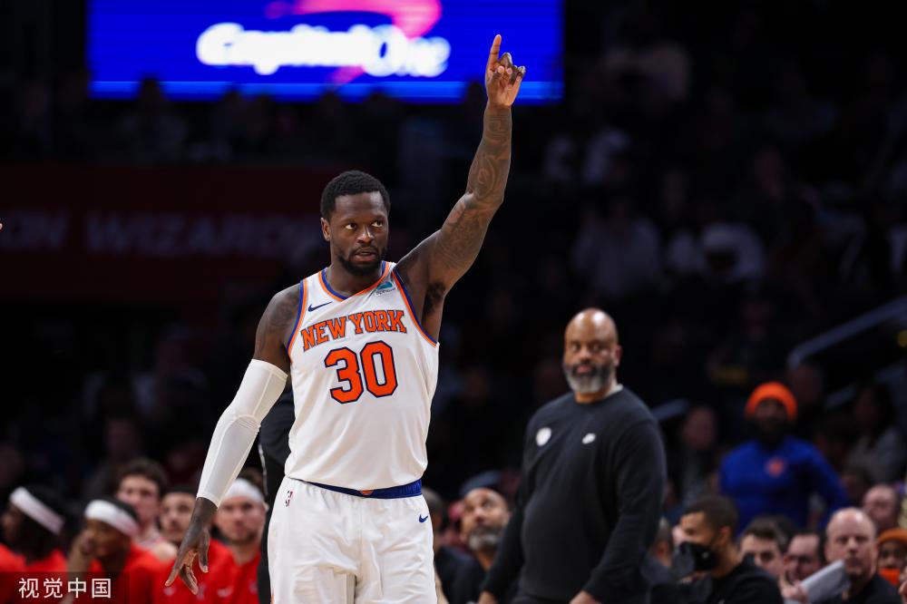 太阳报：拉亚与美艳妻子共度蜜月，二人情意绵绵难舍难分.