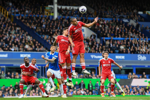 更是中国足 更是中国足