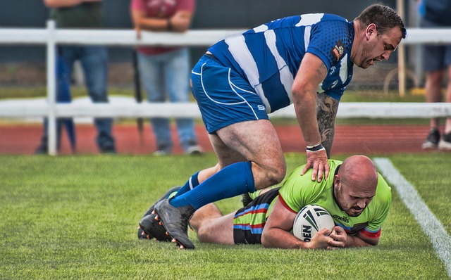 费尔明出席家乡的球迷俱乐部成立仪式，受到热烈欢迎（费尔明回乡参加球迷俱乐部成立仪式，现场反响热烈）